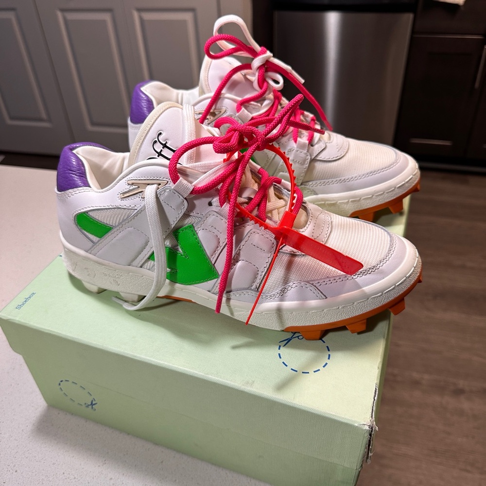 Off White Woman’s Mountain Cleats